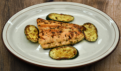Salmón A La Parrilla / Grilled Salmon