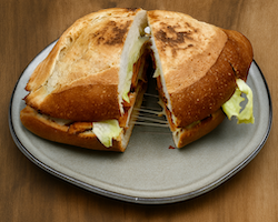 Torta Milanesa Pollo o Res